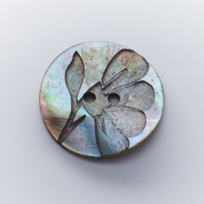 Guzik perłowy z kwiatkiem 23 mm