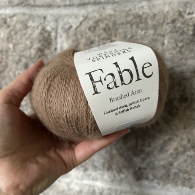 Włóczka Fable Brushed Aran 1224 Faun (West Yorkshire...