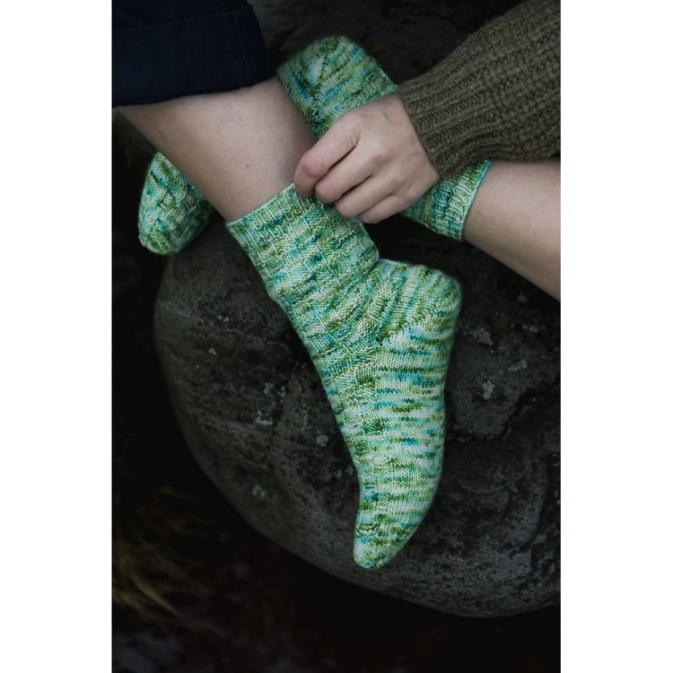 Książka Soothing Stitches: Knits for a Quiet Mind, Pauliina Kuunsola (Laine Publishing)