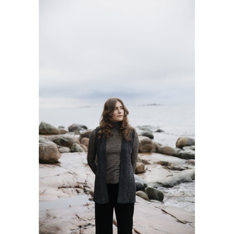 Książka Soothing Stitches: Knits for a Quiet Mind, Pauliina Kuunsola (Laine Publishing)