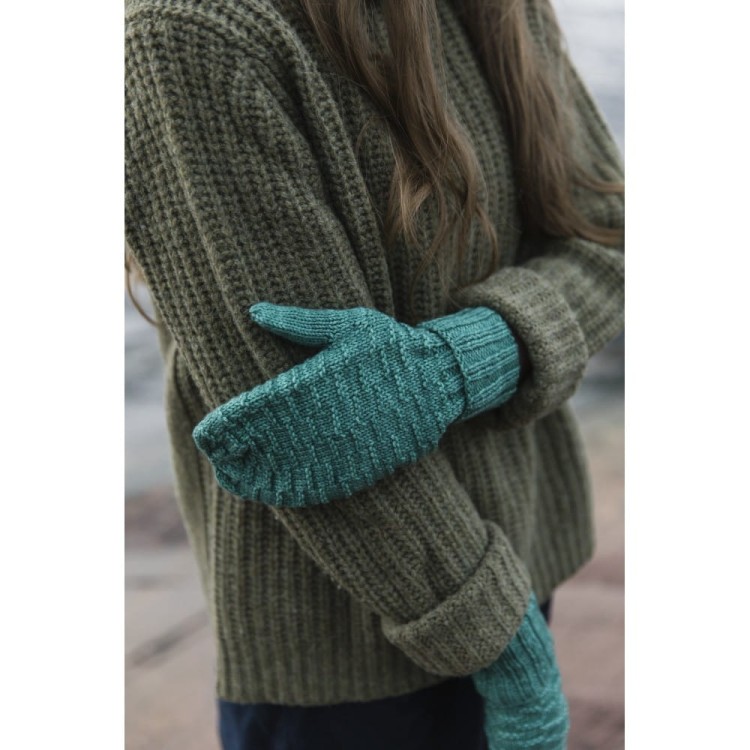 Książka Soothing Stitches: Knits for a Quiet Mind, Pauliina Kuunsola (Laine Publishing)