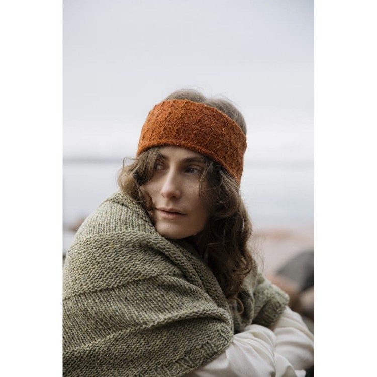 Książka Soothing Stitches: Knits for a Quiet Mind, Pauliina Kuunsola (Laine Publishing)