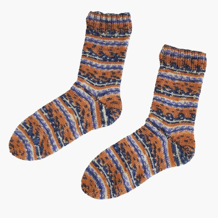 Socks & More 4ply Arne & Carlos – włóczka skarpetkowa 100 g 420 m wygląd skarpetek kolor 3861