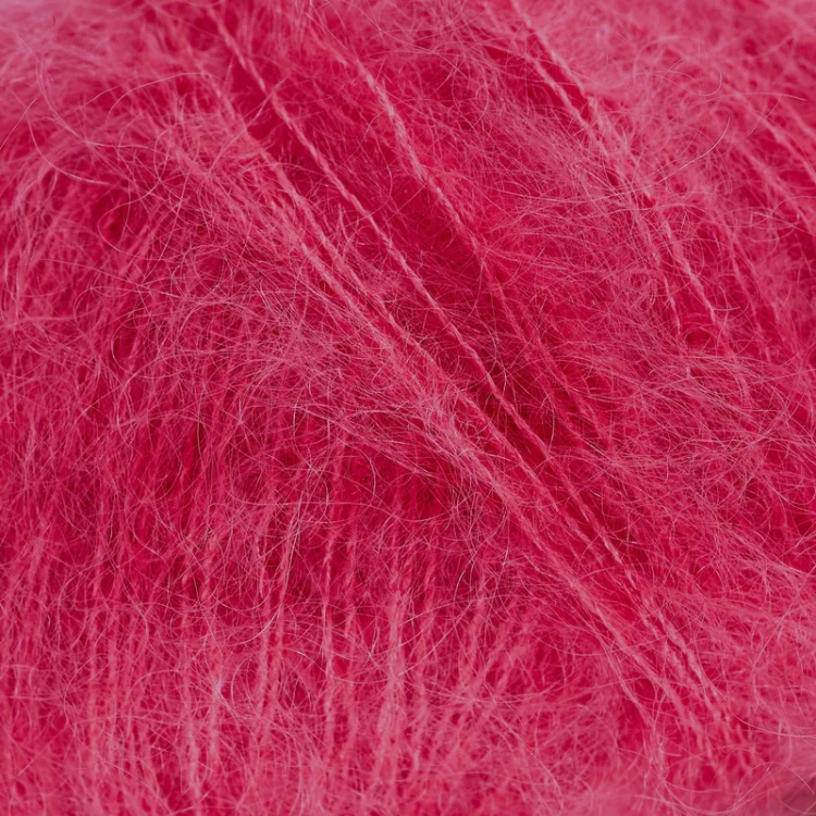 SoftSilkMohair_Hindbaerrod_Closeup_800x.webp