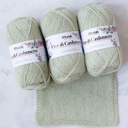 07_mYak-Fior-di-Cashmere_Beach-Sage_02_Q.webp