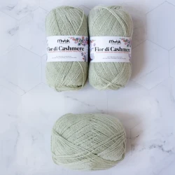 07_mYak-Fior-di-Cashmere_Beach-Sage_03_Q-600x600.webp