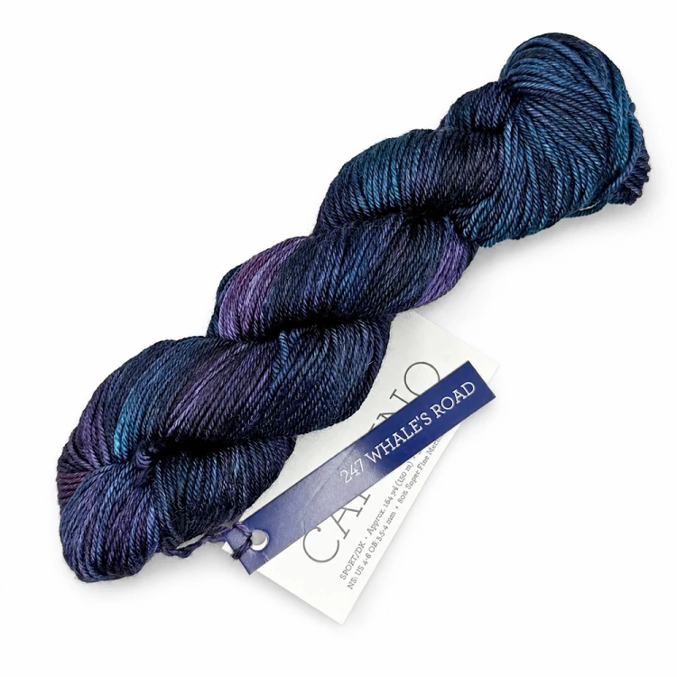włóczka Caprino Whales Road Malabrigo merino z kaszmirem w kolorach granatu z fioletem