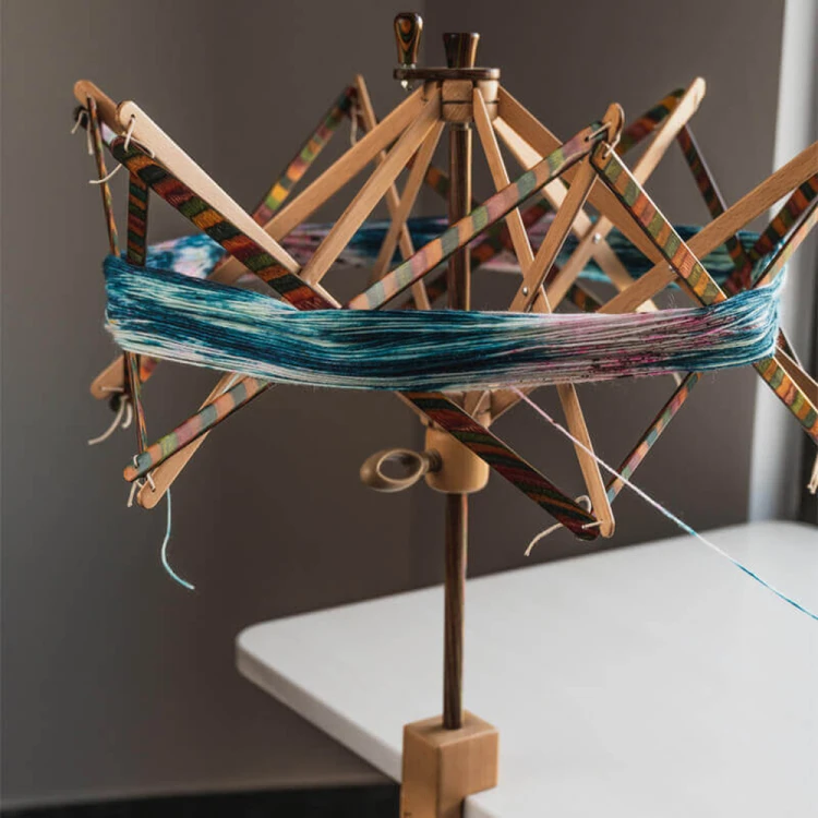 Motowidło Signature KnitPro drewniane do przewijania włóczki