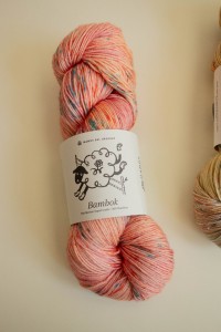 Włóczka Bambok Manos del Uruguay kolor Pomelo ręcznie farbowane merino z bambusem, motek 100 g